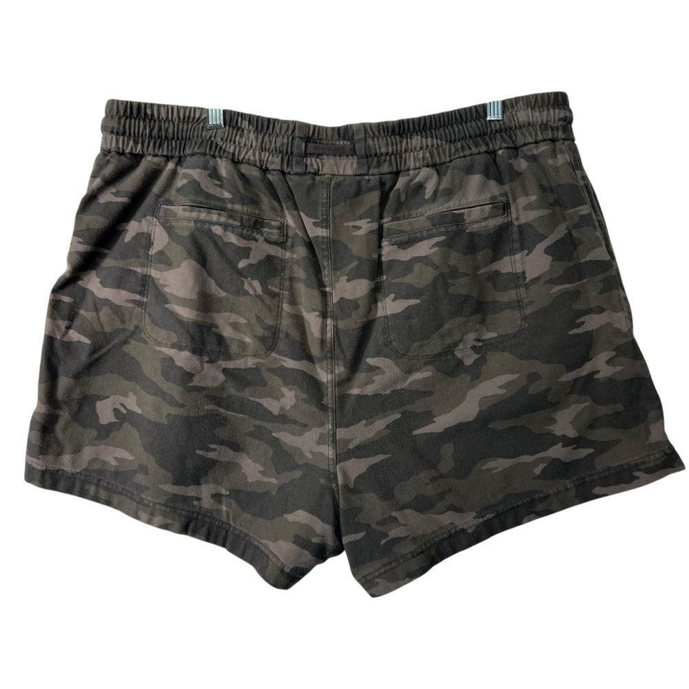 Sz 20 ATHLETA BLACK OLIVE CAMO ELASTIC WAIST STRETCHY FARALLON SHORTS - Picture 7 of 16